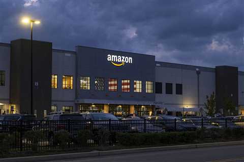 How Amazon cultivates close ties to federal law enforcement 