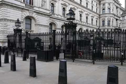 ‘Tipsy’ Downing Street official ‘taunted cops after leaving a lockdown-busting booze-up’