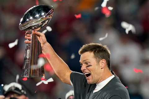 Tom Brady Says He Will Return to the N.F.L. and the Buccaneers