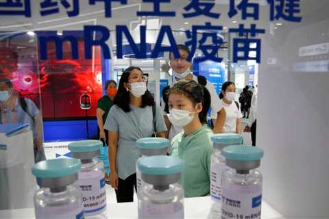 China’s Bet on Homegrown mRNA Vaccines Holds Back Nation