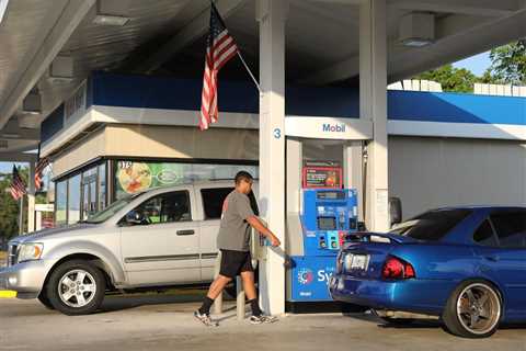 Biden pitches a summer gas tax holiday as price hovers around $5 a gallon ⋆