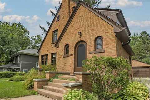 Home in Rockford’s Brown Hills neighborhood for sale