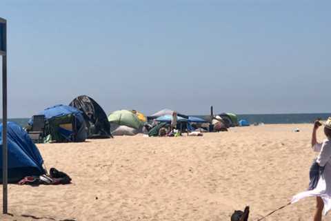 Venice Boardwalk Cleanups Get Leaner as Growing Number of Tents Line Venice/SM Border |  news