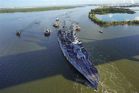 Leaking battleship in Texas begins voyage for $35 million repairs