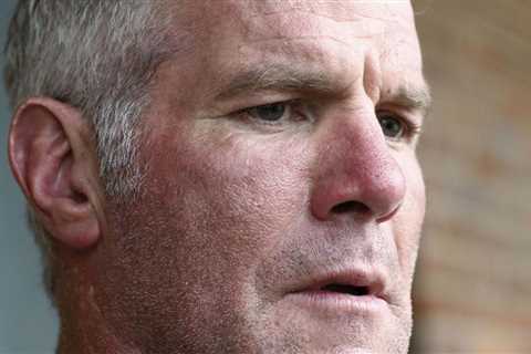 Texts: Mississippi governor knew about welfare payment to Favre |  Nation/World News