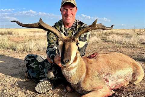 Hunter Tags Nearly 30-Inch-Wide “Super Freak” Pronghorn on Opening Day