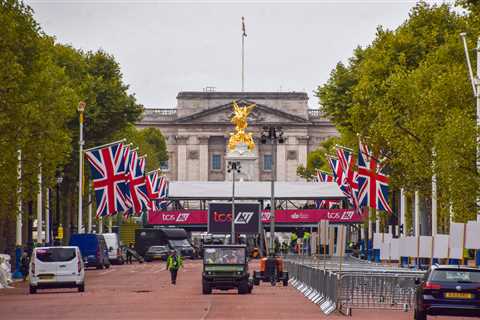 UK weather forecast – Heavy rain to SOAK London Marathon runners and spectators as 11C cold snap..