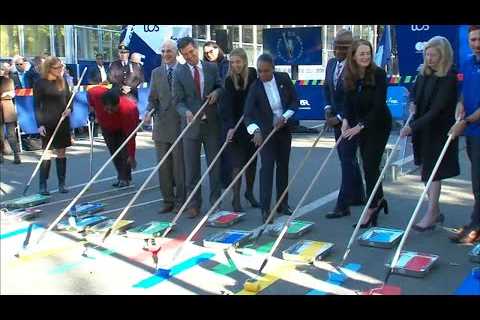 TCS NYC Marathon kicks off with Blue Line painting