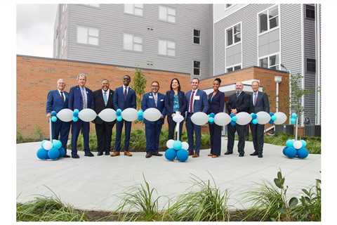 Senator Brown, Mayor Bibb take a first look at Vía Sana, Cleveland’s newest affordable housing..