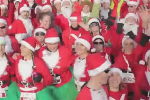 Santa Hustle 5K underway on Chicago’s lakefront