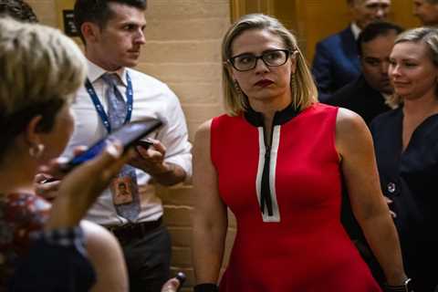 U.S. Sen. Kyrsten Sinema of Arizona leaves Democratic Party, registers as independent ⋆