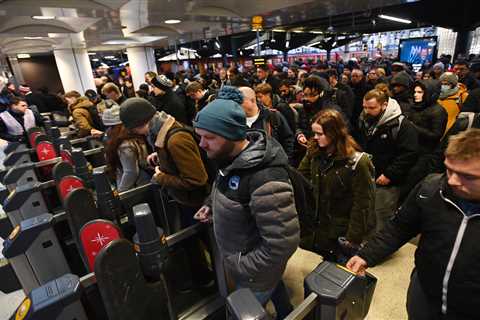 Urgent Cobra meeting TODAY as strikes and snow wreak travel chaos on Brits