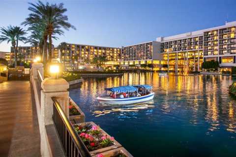 Take a Charming Boat Experience With Santa Claus in Palm Desert – NBC Los Angeles