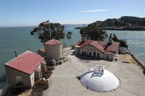 San Francisco Bay lighthouse seeks innkeepers for 2-year job