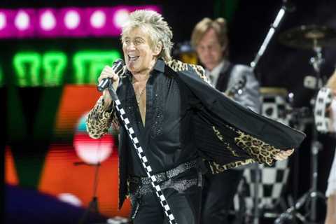 Rod Stewart, son charged with assault in New Year’s Eve fight