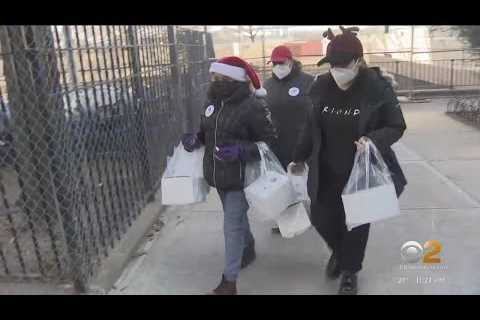 Citymeals volunteers deliver dinners to homebound New Yorkers on Christmas