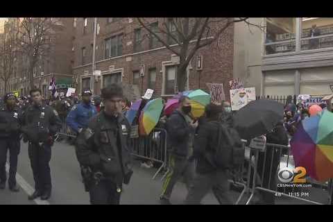 1 arrested during Drag Story Hour protest outside Queens library