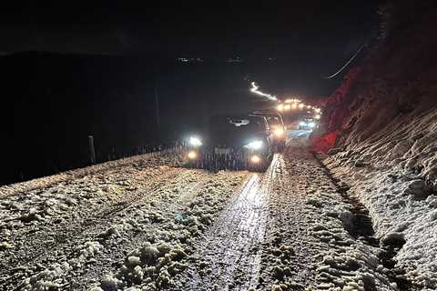 Snow and ice trap about 200 cars on Bay Area road