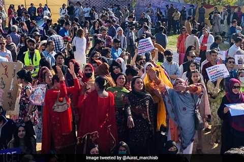 Girls Rally In Pakistan Regardless of Authorized Challenges