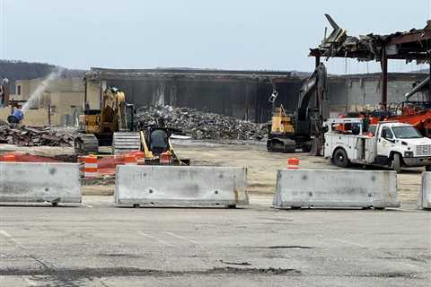 Bon-Ton demolition to make approach for BJ's Wholesale Membership