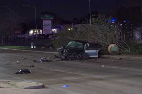 1 dead, 1 injured after crash on Beechnut in Houston