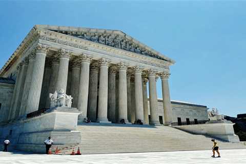 U.S. Supreme Court temporarily blocks limits to abortion pill access ⋆