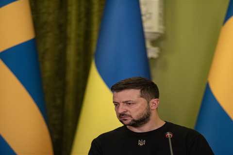 Zelenskyy says Ukraine is ready for its counteroffensive but warns that 'a large number of soldiers ..