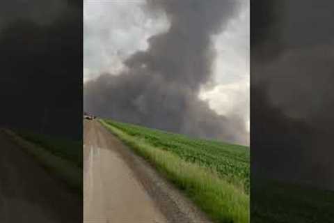 Driver flees from oncoming tornado in Alberta