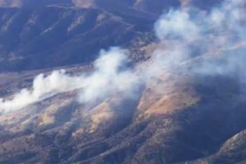 Brushfire ignites near Santa Clarita, threatening structures