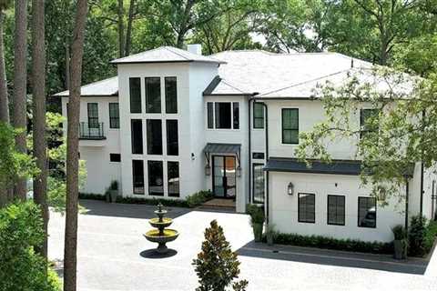 Houston Estate Comes With a Rolls-Royce That May Have Been Shaq’s