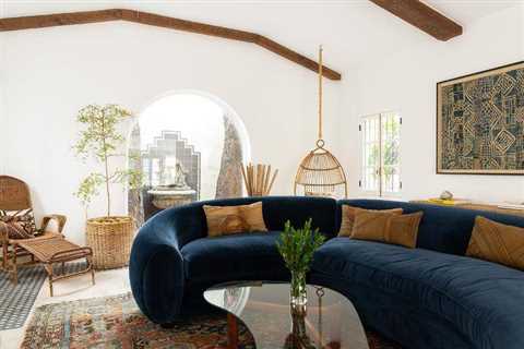 Curved Sofas: The Excellent Addition to Your Dwelling House