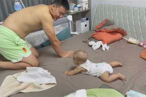 4-month-old baby astonishingly mirrors father's plank