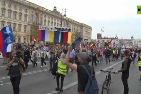 Activists call on Berlin to stop arms shipments to Ukraine (VIDEOS) — RT World News