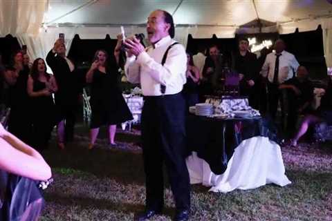 Lee Greenwood sings ‘God Bless the USA’ at former Miss Mississippi USA’s Biloxi wedding