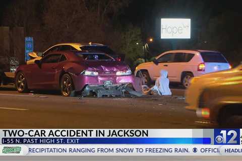 Two-vehicle crash on I-55 in Jackson