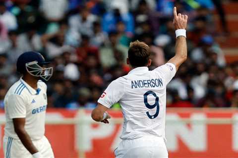 Score and match updates from the second Test