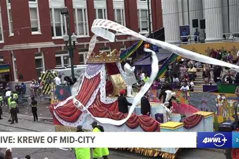 King of Krewe of Mid-City toasts at Gallier Hall