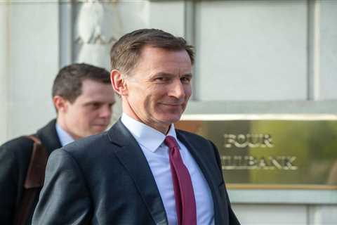 Jeremy Hunt pledges pensions triple lock in Tory manifesto after Keir Starmer wobbles