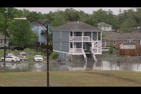 Extreme street flooding in Jefferson Parish