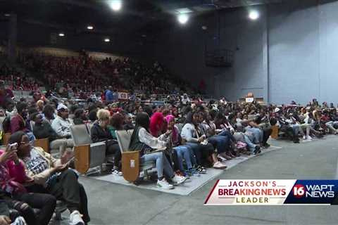 Jackson students learn about financial aid assistance as they plan their future