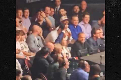 Aaron Rodgers Ignores Trump at UFC Fight