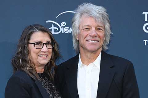 Jon Bon Jovi Unveils Wife Dorothea’s Sweet High School Yearbook Note – Hollywood Life