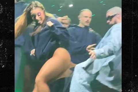 Bad Bunny’s Crotch Sticks to Dancers’ Tights During Puerto Rico Performance