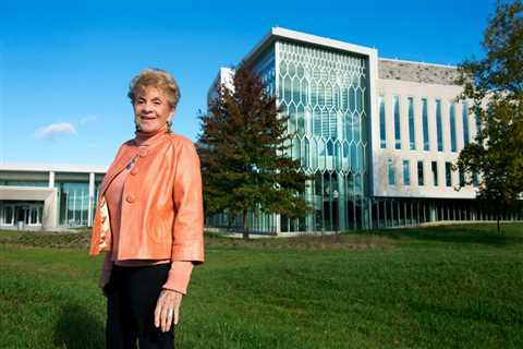 Remembering: Artist and philanthropist Patricia Buckley Moss | Virginia Tech News