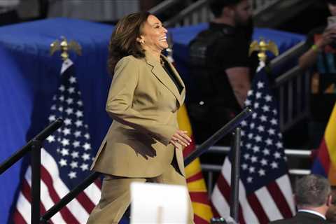 Kamala Harris stumbles at rally in Arizona, echoing Biden's infamous falls