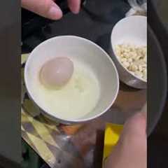 Chinese Woman Finds SUPER Egg