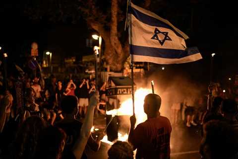 Thousands of Israelis gather for hostage's birthday | World news