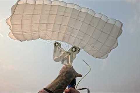 Skydiver Cuts Away His Tangled Parachute