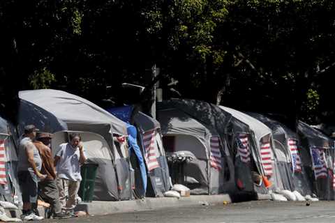 Officer who beat a man at the veteran’s hospital in Los Angeles sentenced to a year in prison