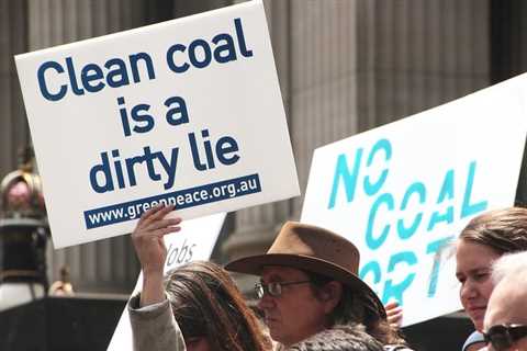 UN Climate Expert Urges Criminalization of Fossil Fuel Disinformation to Protect Basic Human Rights